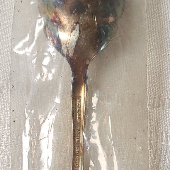 Unopened International Deepsilver ORLEANS SilverPlate 1964 Scalloped Sugar Spoon - Picture 3 of 3
